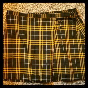 Size 14 never worn black & yellow plaid mini skirt